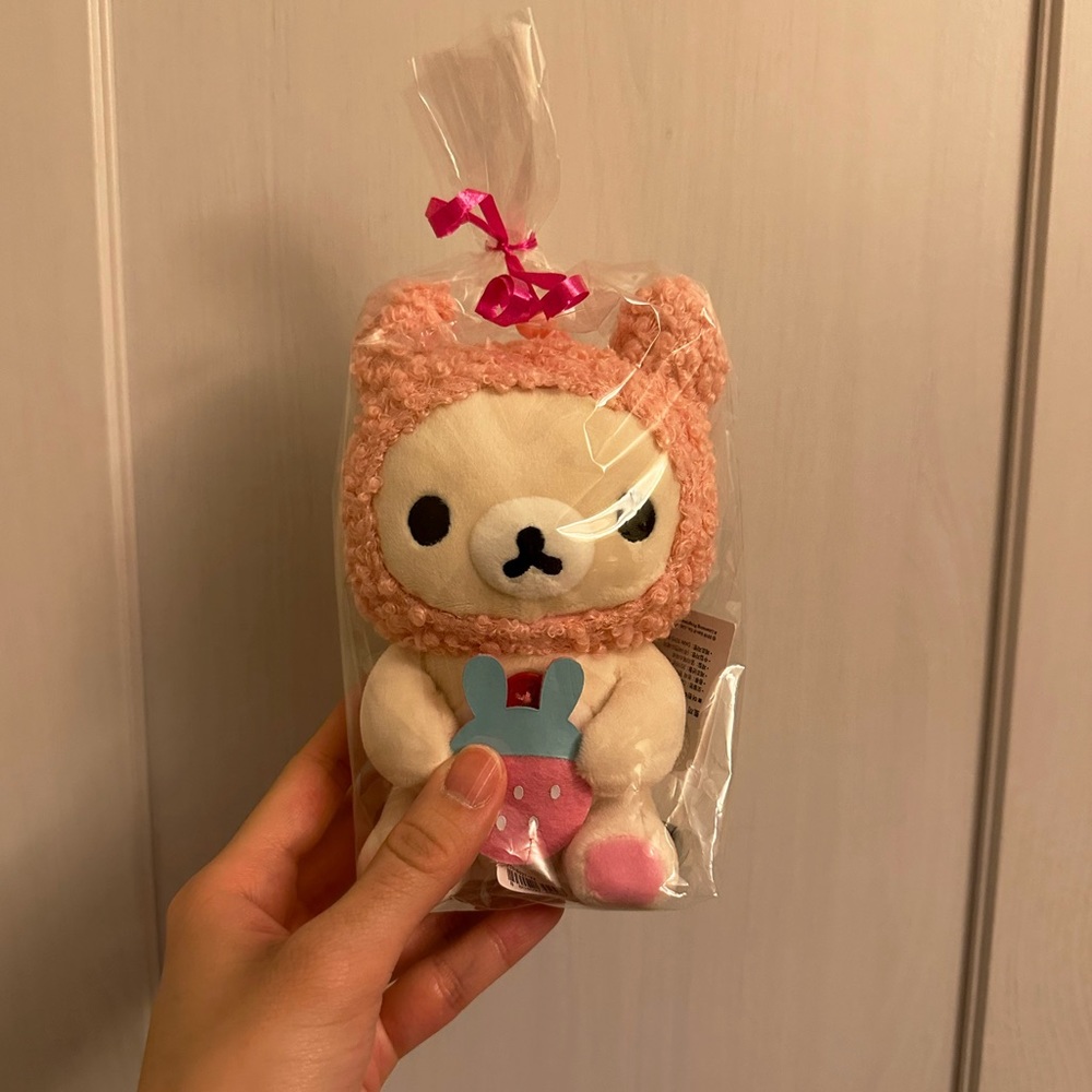 RILAKKUMA WITH PINK HAT PLUSHIE